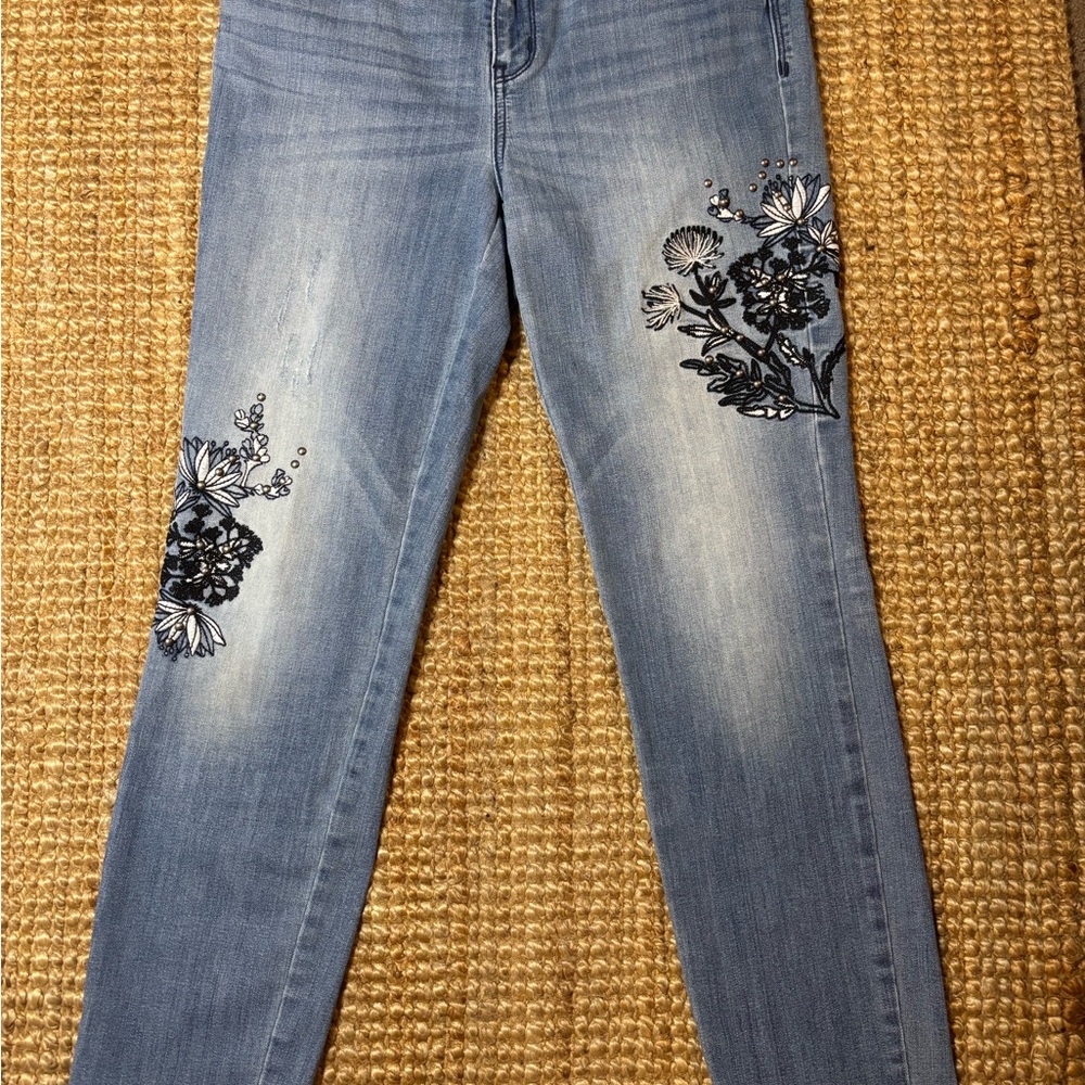 Simply Vera Wang Light Blue Embroidered Floral Jeans Size 4
